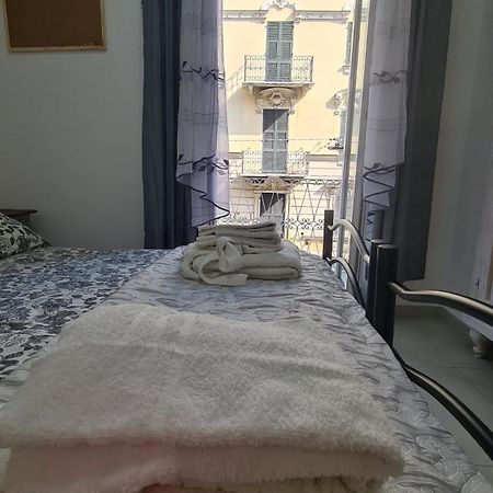 Hotel Amici Holidey Camera Stazione La Spezia Exterior foto