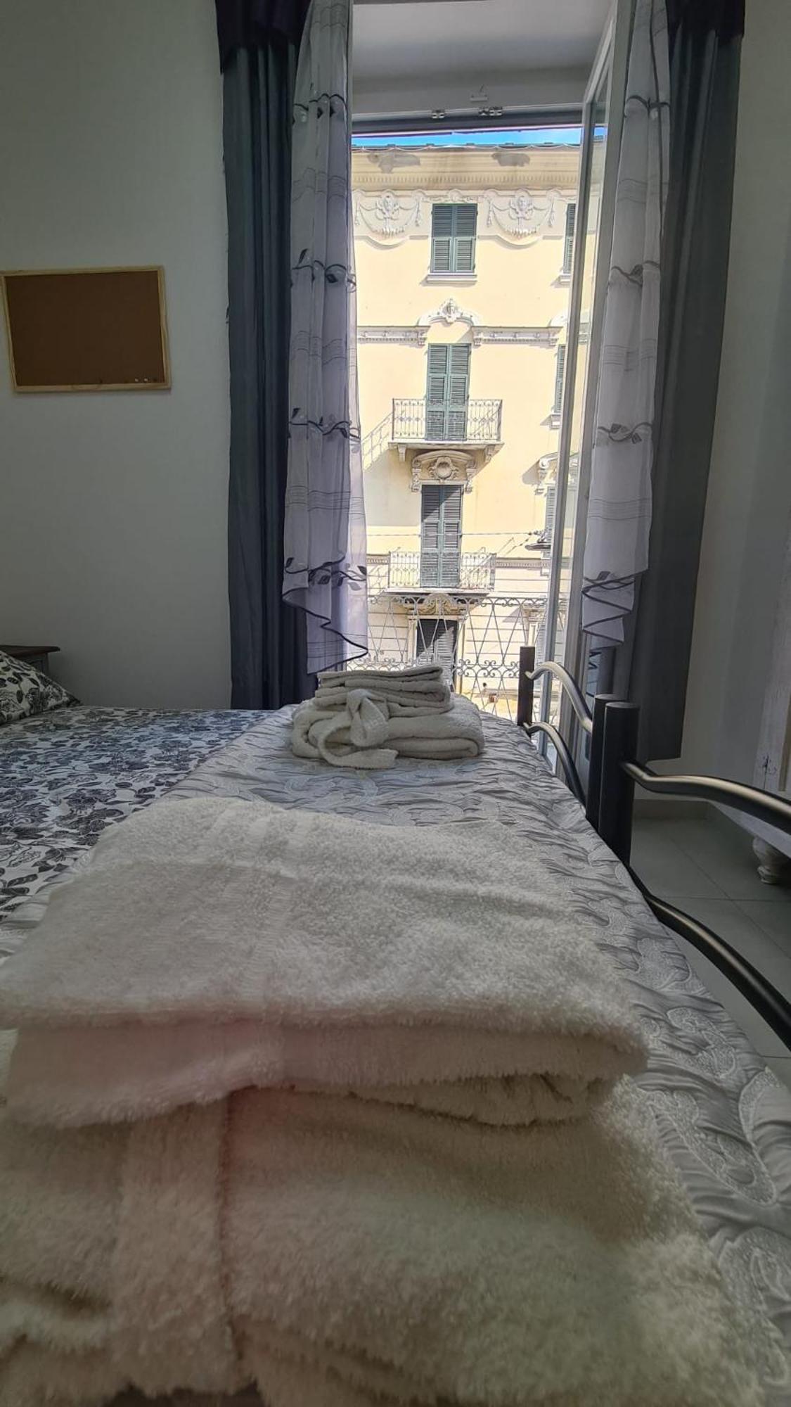 Hotel Amici Holidey Camera Stazione La Spezia Exterior foto