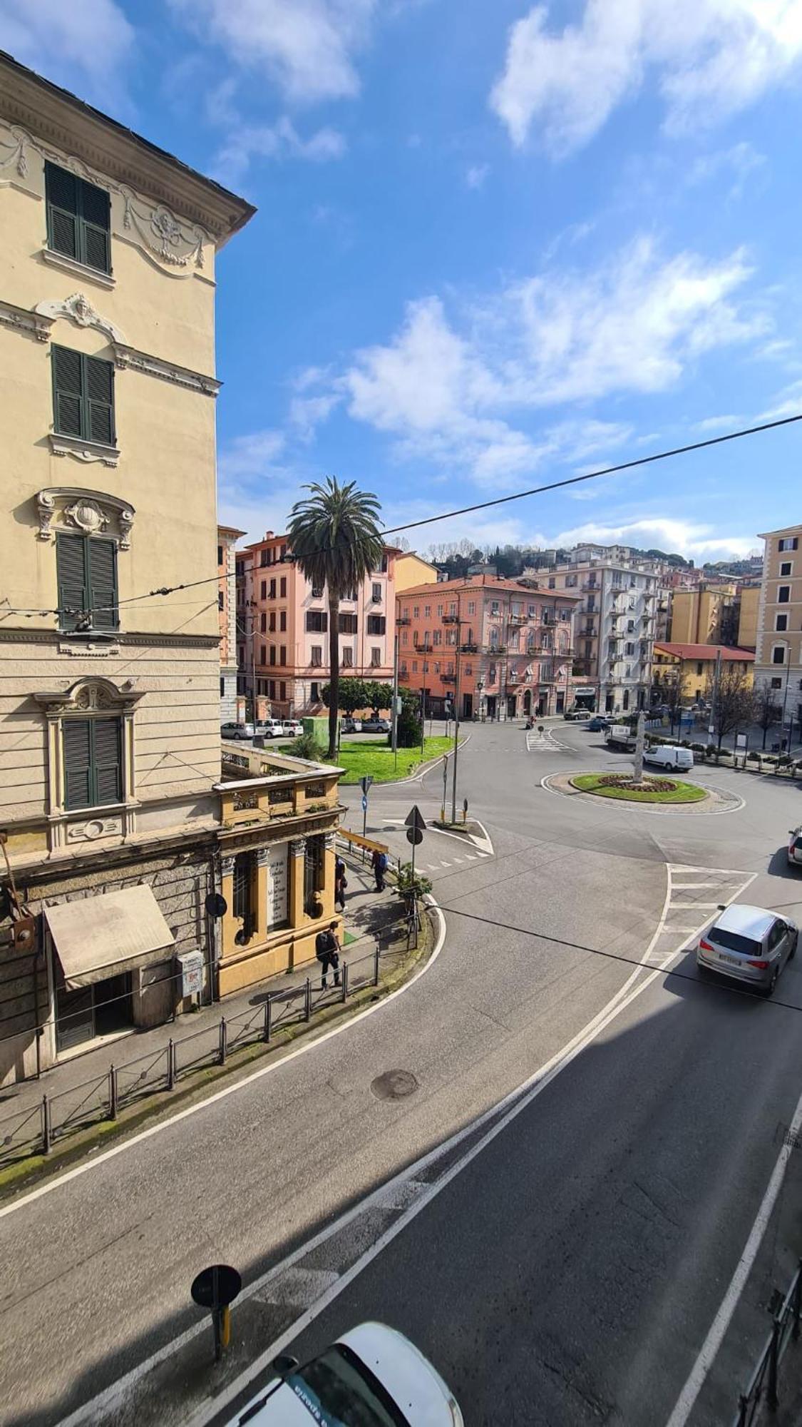 Hotel Amici Holidey Camera Stazione La Spezia Exterior foto